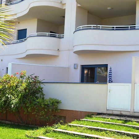 Las Olas Pili Locdenia Exterior photo